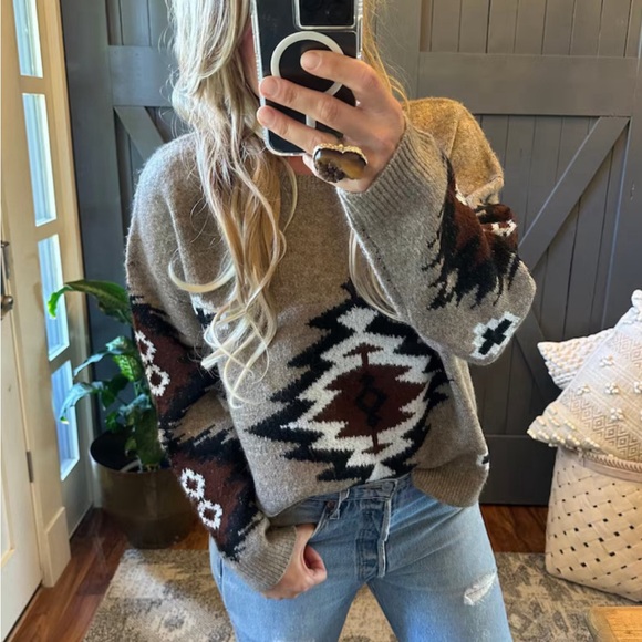 New Western Yellowstone Tribal Aztec Printed Pullover Crew Neck Sweater - Picture 2 of 12